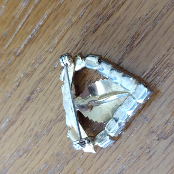 Brooches - Picture 3 of 10